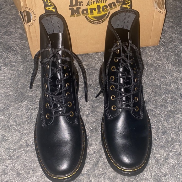 Dr. martens combat boot laceup Zavala PERFECT CONDITION BRAND NEW Womens 9 men 8 - Picture 2 of 8